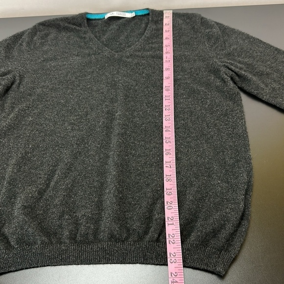 Isle Gray 100% Pure Cashmere Sweater Med V-Neckline Staple Minimalist Classic - Picture 10 of 11